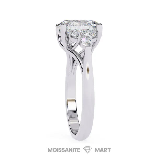 Royal-Moissanite-Diamond-Ring-in-pure-italian-silver-925-3.webp